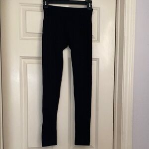HUE Black Leggings Sleek Stretchy Design
